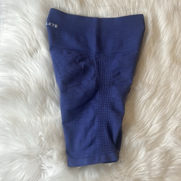 Alphalete seamless purple biker shorts 7” - Picture 3 of 5